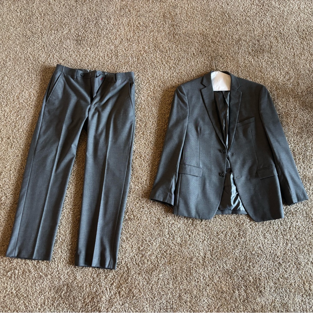 Alfani Slim Fit men’s gray suit.